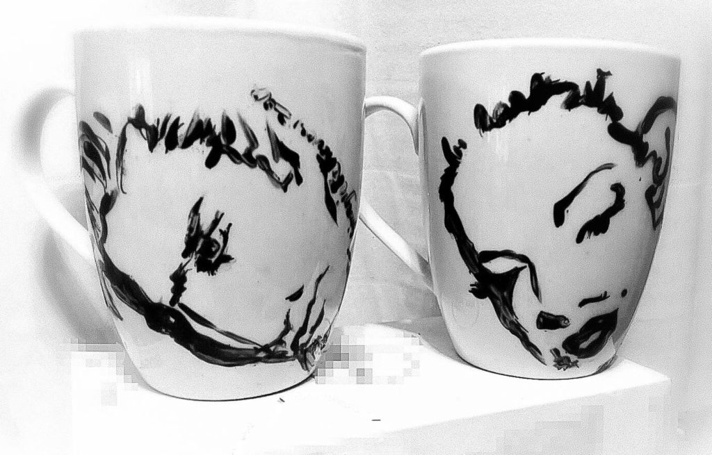 alt=tazza alt="tazza dipinta a mano" alt=cacca alt="cacca di arale" alt=cartoon alt="elvis presley" alt="marilyn monroe" alt="artisti statunitensi"